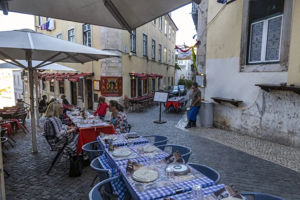 Lisbon Portugal Juni 2022 Restaurangområde Nära Plats Som Kallas Escadinhas — Stockfoto