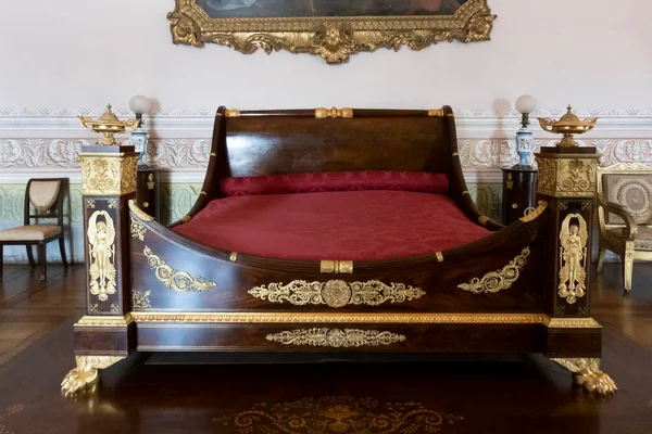 Мафра Португалия Июня 2022 Закрыть Вид Старинную Деревянную Кровать Выставленную — стоковое фото
