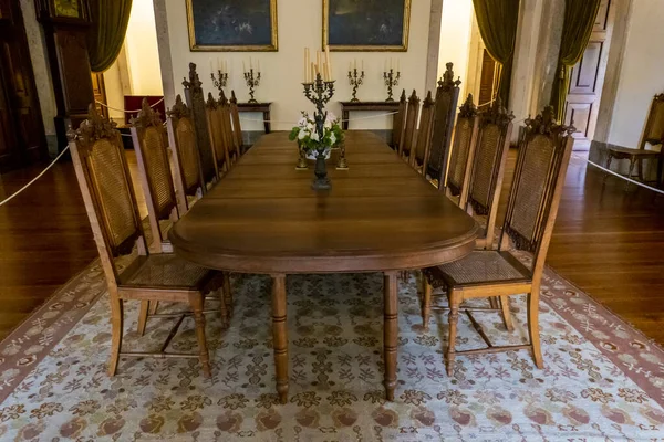 2022年6月29日 葡萄牙马夫拉宫的一间漂亮而奢华的大房间 配有家具和地毯 — 图库照片