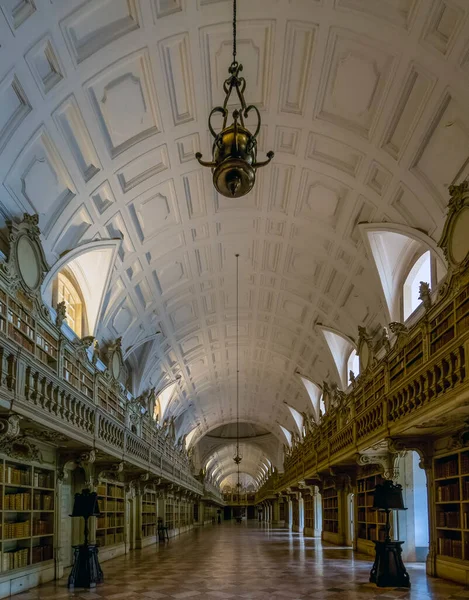 Mafra Portugal 2022年6月29日 位于葡萄牙 欧洲的著名马夫拉修道院宏伟的图书馆建筑设计 — 图库照片