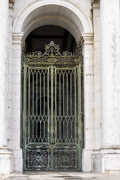 Mafra Portugal 2022年6月29日 葡萄牙马夫拉宫生锈的铁门 — 图库照片