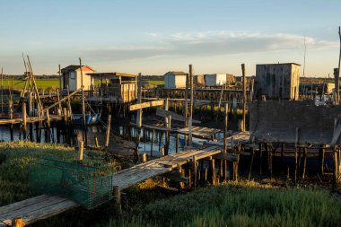 Portekiz, Carrasqueira 'daki eski ahşap palaphitik rıhtım manzarası.