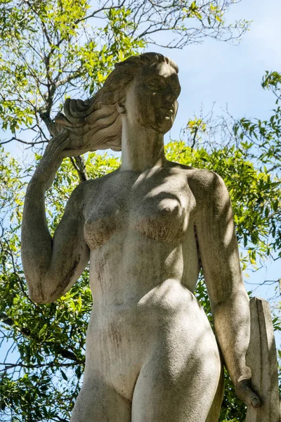 Вид Женскую Статую Расположенную Саду Холодной Теплицы Расположенном Лисбоне Португалия — стоковое фото
