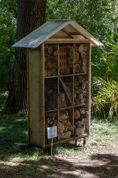 葡萄牙里斯本植物园中的虫虫旅馆结构 — 图库照片