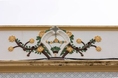 Platformların karmaşık tasarımlarıyla Algarve kırsal binalarının tipik mimarisi.