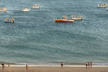 Portekiz 'in Albufeira şehrinde bulunan bir tekneyle Orada' nın deniz piyade alayı..