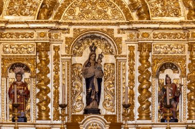 Luz, Lagos, Portekiz Kilisesi 'nin altın kilise sunağı detayları..