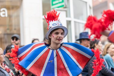 LOULE, PORTUGAL - 23 Şubat 2023: Loule, Portekiz 'deki Renkli Karnaval Festivali katılımcıları.