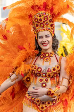 LOULE, PORTUGAL - 23 Şubat 2023: Loule, Portekiz 'deki Renkli Karnaval Festivali katılımcıları.