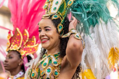 LOULE, PORTUGAL - 23 Şubat 2023: Loule, Portekiz 'deki Renkli Karnaval Festivali katılımcıları.