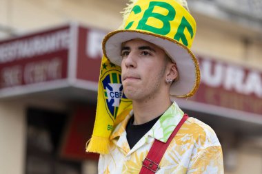 LOULE, PORTUGAL - 23 Şubat 2023: Loule, Portekiz 'deki Renkli Karnaval Festivali katılımcıları.