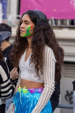 LOULE, PORTUGAL - 23 Şubat 2023: Loule, Portekiz 'deki Renkli Karnaval Festivali katılımcıları.