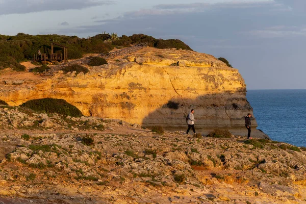 ベナギル ポルトガル 2023年3月18日 ポルトガルのアルガルヴェ地方の海岸線 ベナギル村付近の美しい崖をハイキング — ストック写真