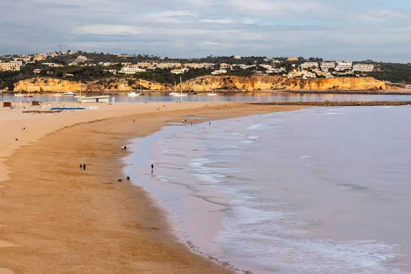 Widok Piękny Koniec Dnia Plaży Rocha Portimao Algarve Portugalia — Zdjęcie stockowe