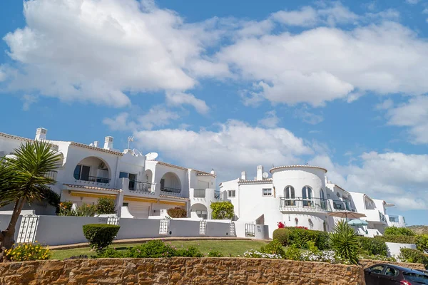 Widok Typowych Luksusowych Domów Wakacyjnych Wynajęcia Regionie Algarve Portugalia — Zdjęcie stockowe