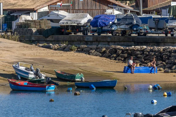 Alvor ポルトガル 2023年16日エイプリル社 アルヴォルの町のマリーナにある美しいポルトガルの伝統漁船 — ストック写真