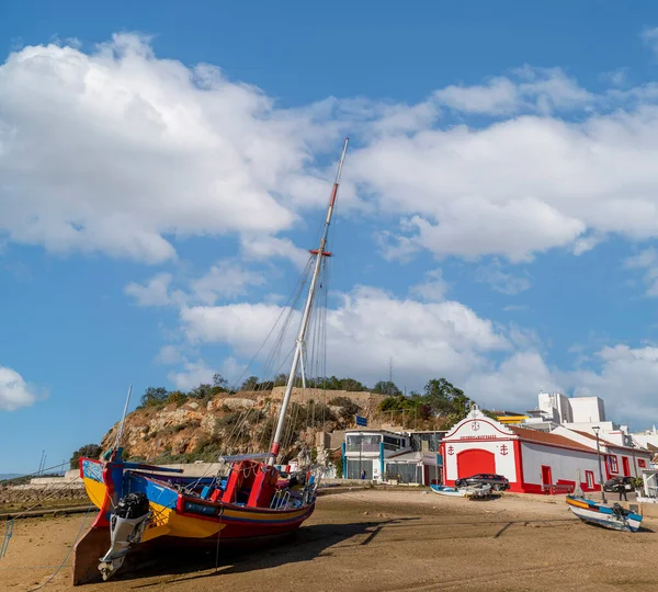 Alvor Portugal April 2023 Schönes Traditionelles Fischerboot Und Restaurierte Rettungswache — Stockfoto