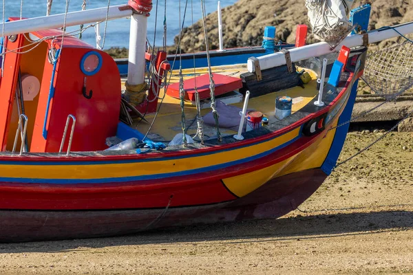 Beautiful Portuguese Traditional Fishing Boat Painted Yellow Blue Red — Stock Photo, Image