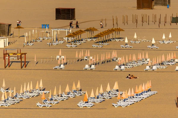 Many Umbrellas Sunbeds Rocha Beach Portimao Algarve Portugal — Stock Photo, Image