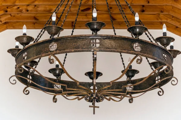 Vista Una Hermosa Lámpara Medieval Metal Con Bombillas —  Fotos de Stock