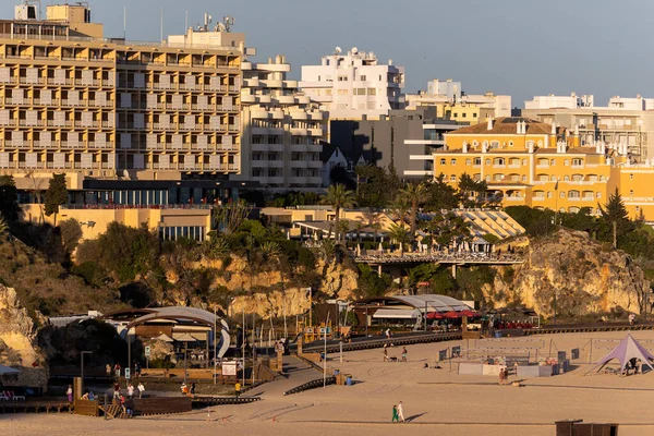 葡萄牙阿尔加维波蒂莫市罗沙海滩美好的一天 — 图库照片