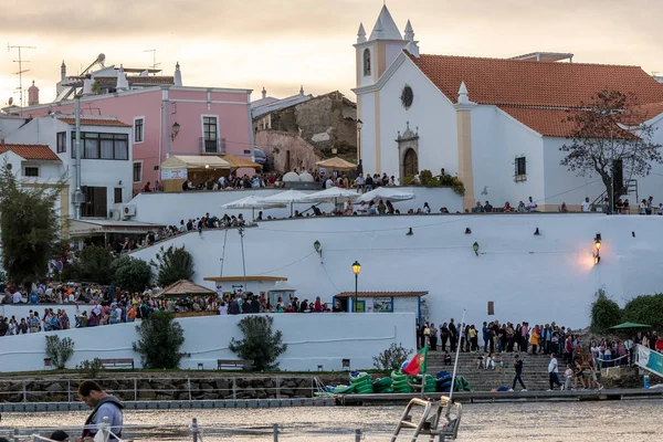 Alcoutim ポルトガル 2023年3月25日 密輸の祭り Contrabando 多くの人々が川を渡って反対側へ サンルカル グアディアナ エルバ アンダルシア — ストック写真