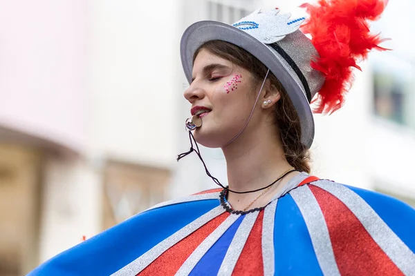 LOULE, PORTUGAL - 23 Şubat 2023: Loule, Portekiz 'deki Renkli Karnaval Festivali katılımcıları.