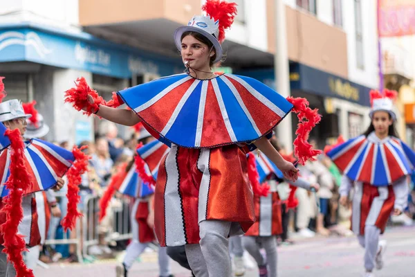 LOULE, PORTUGAL - 23 Şubat 2023: Loule, Portekiz 'deki Renkli Karnaval Festivali katılımcıları.