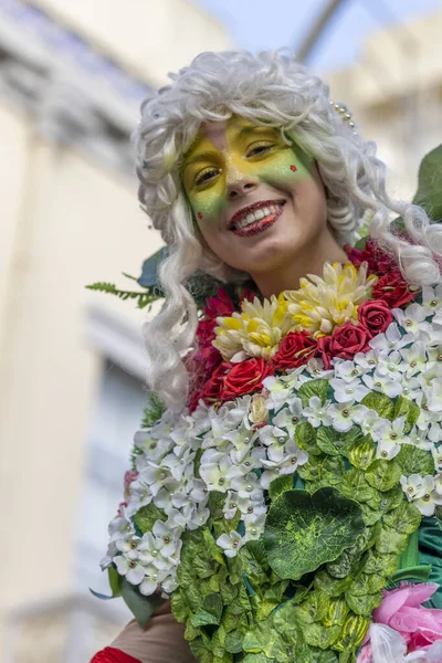 LOULE, PORTUGAL - 23 Şubat 2023: Loule, Portekiz 'deki Renkli Karnaval Festivali katılımcıları.