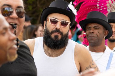 LOULE, PORTUGAL - 20 Şubat 2023: Loule, Portekiz 'deki Renkli Karnaval Festivali katılımcıları.