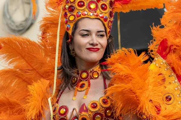 LOULE, PORTUGAL - 20 Şubat 2023: Loule, Portekiz 'deki Renkli Karnaval Festivali katılımcıları.