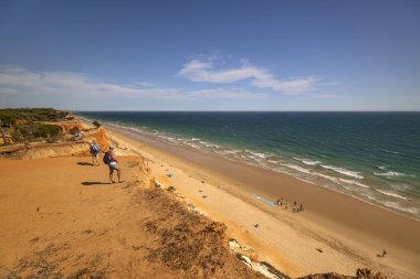 Olhos de Agua 'dan Portekiz' in Falesia plajına güzel bir manzara manzarası..