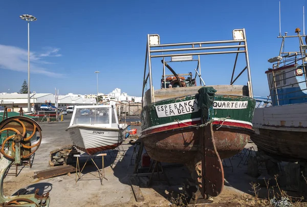 Рыбацкие Лодки Доках Расположенных Quarteira Португалия — стоковое фото
