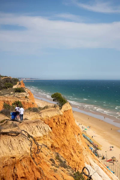 Olhos de Agua 'dan Portekiz' in Falesia plajına güzel bir manzara manzarası..