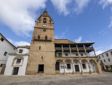 İspanya, Ronda 'da bulunan Santa Maria Belediye Başkanı Iglesia de Santa Maria' dan mimari detayları.