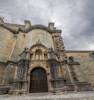 İspanya, Endülüs 'teki Ronda köyündeki Iglesia de Santa Maria Belediye Başkanı mimarisi.