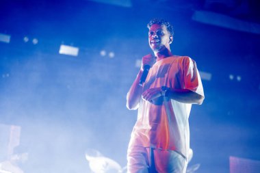 FARO, PORTUGAL: 7 Eylül 2023 - Müzik grubu, Slow J, Portekiz 'in Faro kentinde düzenlenen büyük bir festival olan F festivalinde sahne aldı..