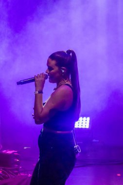 FARO, PORTUGAL: 7 Eylül 2023 - Portekiz 'in Faro kentinde düzenlenen büyük bir festival olan F Festivali' nde müzik grubu, Iolanda.