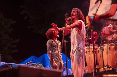 FARO, PORTUGAL: 7 Eylül 2023 - Müzik grubu Criatura, Portekiz 'in Faro kentinde düzenlenen büyük bir festival olan F festivalinde sahne aldı..