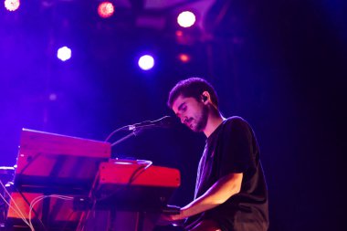 FARO, PORTUGAL: 7 Eylül 2023 - Müzik grubu Eu.Clides, Portekiz 'in Faro kentinde düzenlenen büyük bir festival olan F festivalinde sahne aldı..