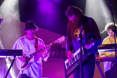 FARO, PORTUGAL: 7 Eylül 2023 - Müzik grubu, Pimenta Caseira, Portekiz 'in Faro kentinde düzenlenen büyük bir festival olan F festivalinde sahne aldı..