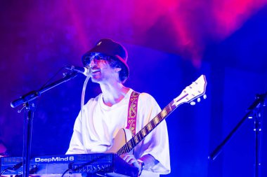 FARO, PORTUGAL: 7 Eylül 2023 - Müzik grubu, Pimenta Caseira, Portekiz 'in Faro kentinde düzenlenen büyük bir festival olan F festivalinde sahne aldı..