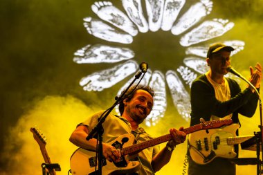 FARO, PORTUGAL: 7 Eylül 2023 - Müzik grubu S.Pedro, Portekiz 'in Faro kentinde düzenlenen büyük bir festival olan F festivalinde sahne aldı..