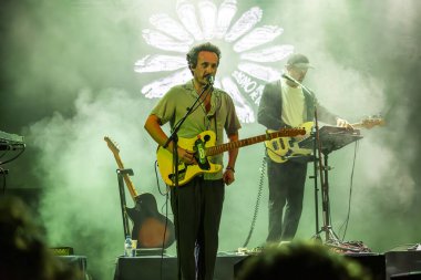 FARO, PORTUGAL: 7 Eylül 2023 - Müzik grubu S.Pedro, Portekiz 'in Faro kentinde düzenlenen büyük bir festival olan F festivalinde sahne aldı..
