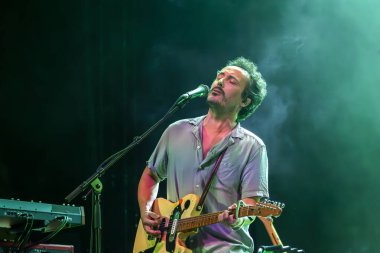 FARO, PORTUGAL: 7 Eylül 2023 - Müzik grubu S.Pedro, Portekiz 'in Faro kentinde düzenlenen büyük bir festival olan F festivalinde sahne aldı..