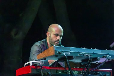 FARO, PORTUGAL: 7 Eylül 2023 - Müzik grubu S.Pedro, Portekiz 'in Faro kentinde düzenlenen büyük bir festival olan F festivalinde sahne aldı..