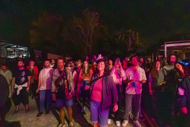 FARO, PORTUGAL: 7 Eylül 2023 - Portekiz 'in Faro kentinde düzenlenen büyük bir festival olan F Festivali' nde seyirci müzik sanatçısı.