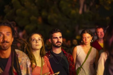 FARO, PORTUGAL: 7 Eylül 2023 - Portekiz 'in Faro kentinde düzenlenen büyük bir festival olan F Festivali' nde seyirci müzik sanatçısı.