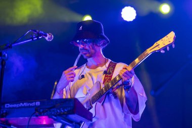 FARO, PORTUGAL: 7 Eylül 2023 - Müzik grubu, Pimenta Caseira, Portekiz 'in Faro kentinde düzenlenen büyük bir festival olan F festivalinde sahne aldı..