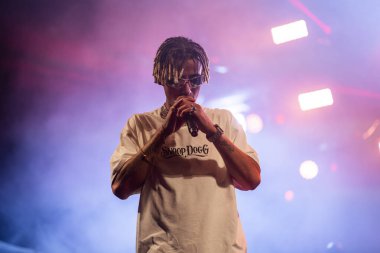 FARO, PORTUGAL: 7 Eylül 2023 - Supa Squad müzik grubu, Portekiz 'in Faro kentinde düzenlenen büyük bir festival olan F festivalinde sahne aldı..